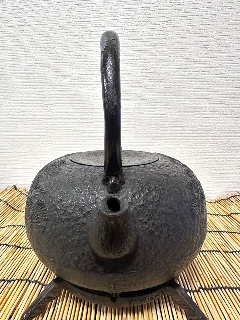 未使用品　付属品付　南部喜州 (及川 喜徳)造　鍛治打袋鉉１５型　南部鉄瓶