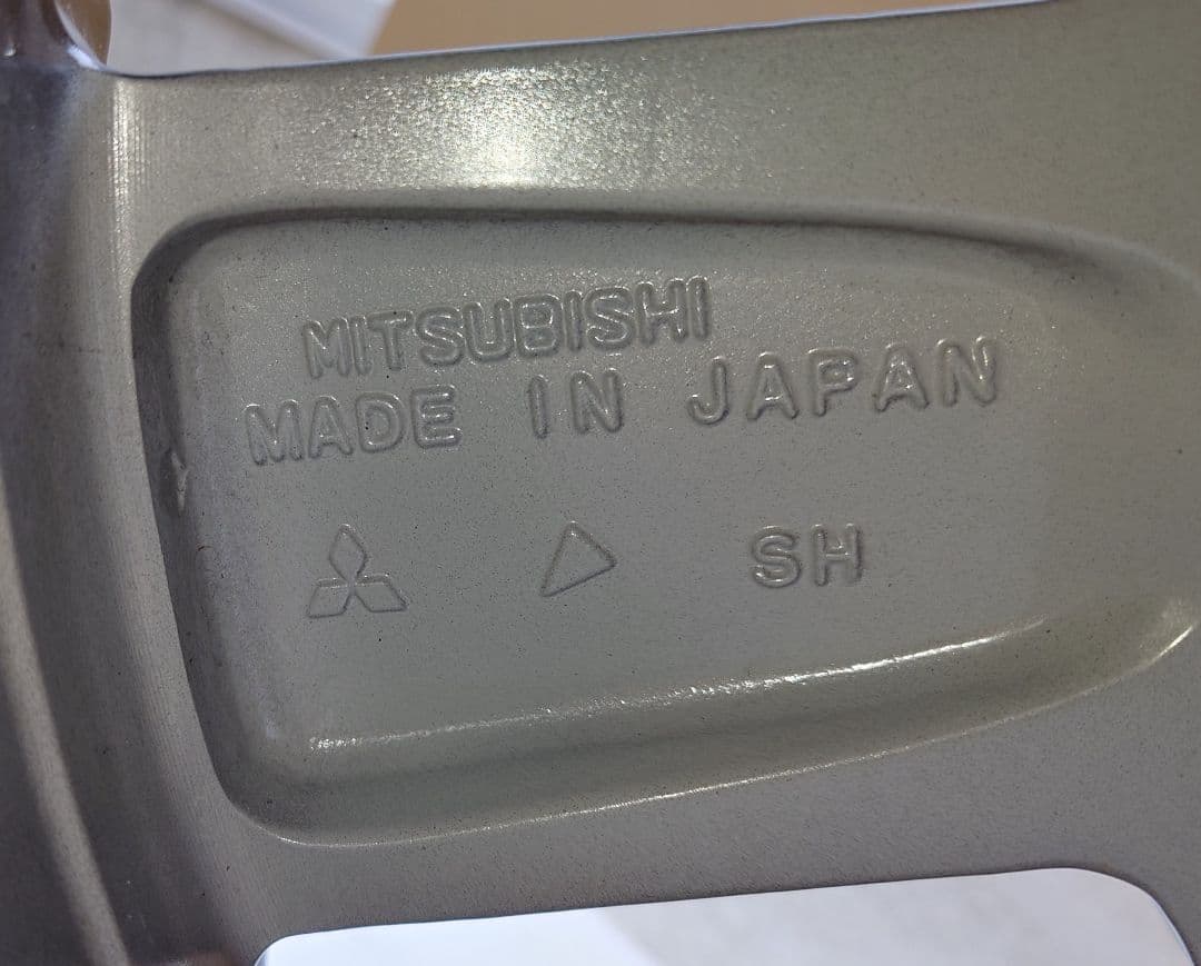 １本です。　新型　デリカD5　ホイール　純正18インチ　アルミ　 24年製　..