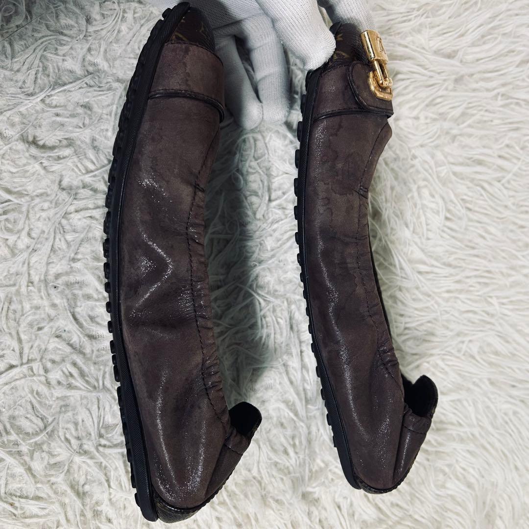 美品　ルイヴィトン　フラットシューズ　カデナ　モノグラム　ロゴチャーム　ゴールド
