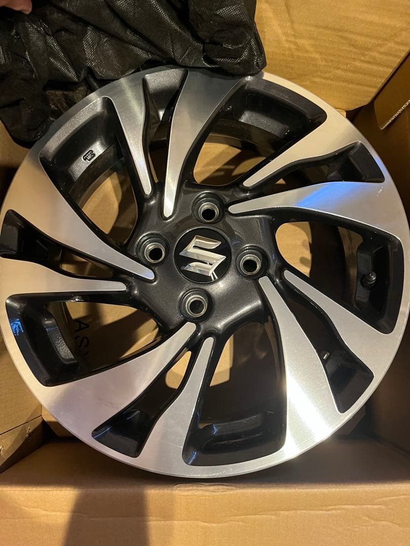 ソリオ　バンディット　スズキ 15インチホイール シルバー/ブラック　４本セット