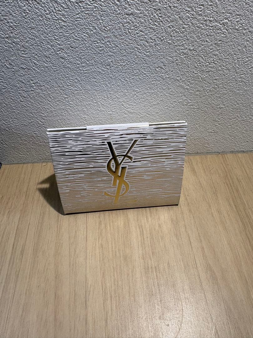 YVES SAINT LAURENTイブサンローラン リップ ラブシャイン213