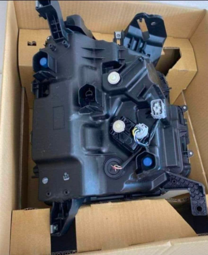 三菱 デリカD:5　後期 / CV1W ＬＥＤ ヘッドライト　右左