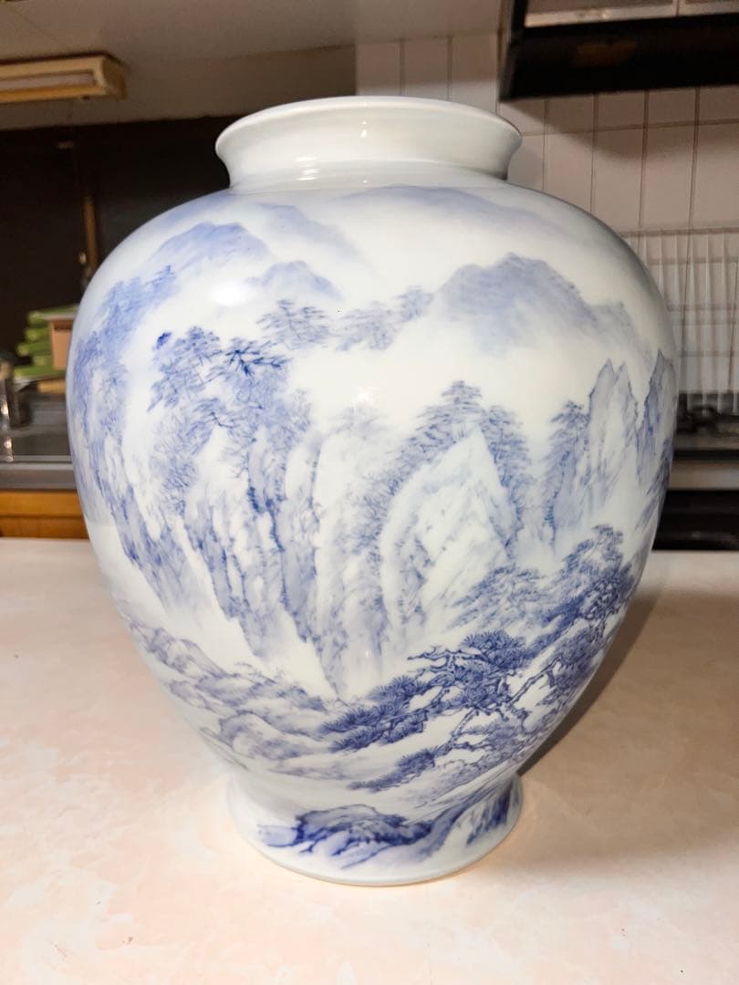 173 深川製磁 大型花瓶 約40cm 染付山水図 有田焼 風格ある飾り壺 花器