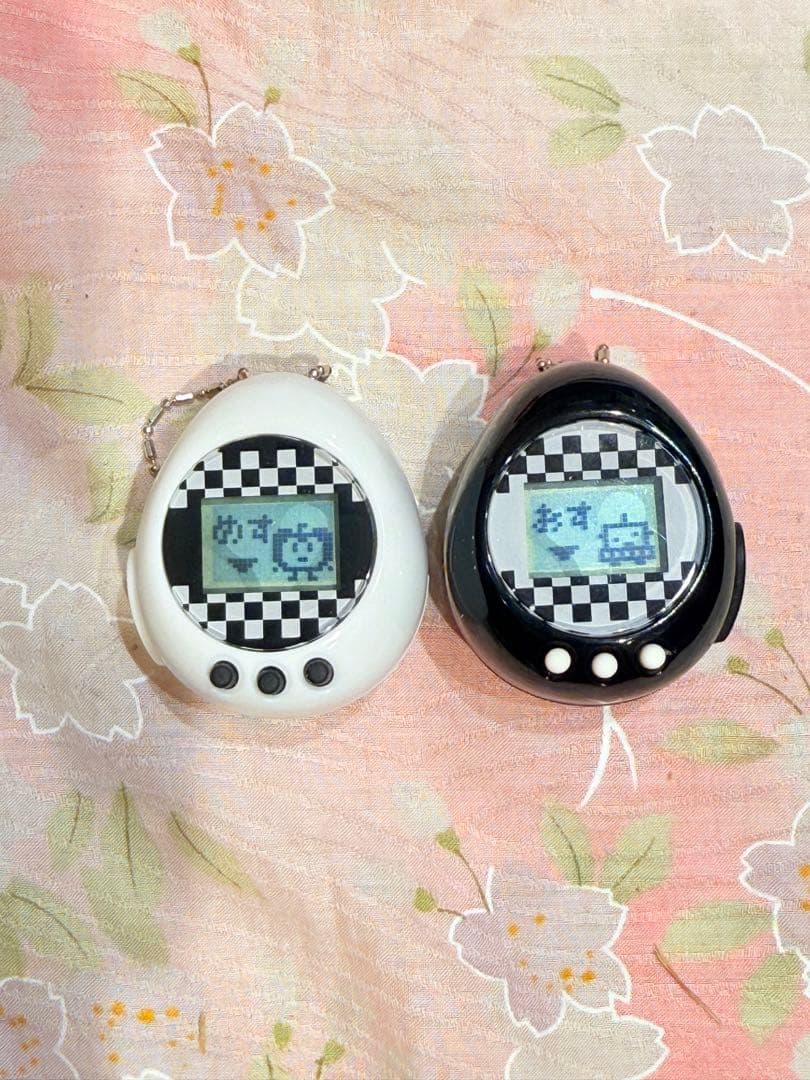 【動作確認済】恋するたまごっちゅ　ＢＬＡＣＫ＆ＷＨＩＴＥ