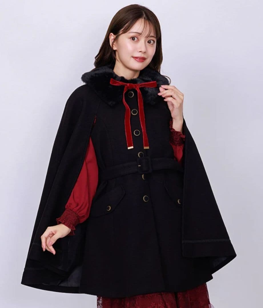 最終値下げ！【新品未使用】axes femme ファー襟付きケープコート 黒