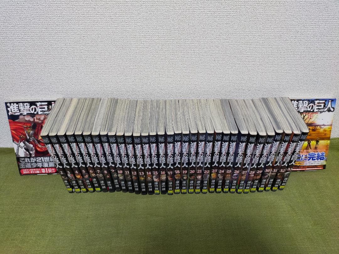 進撃の巨人　コミック全34巻、フィギュア