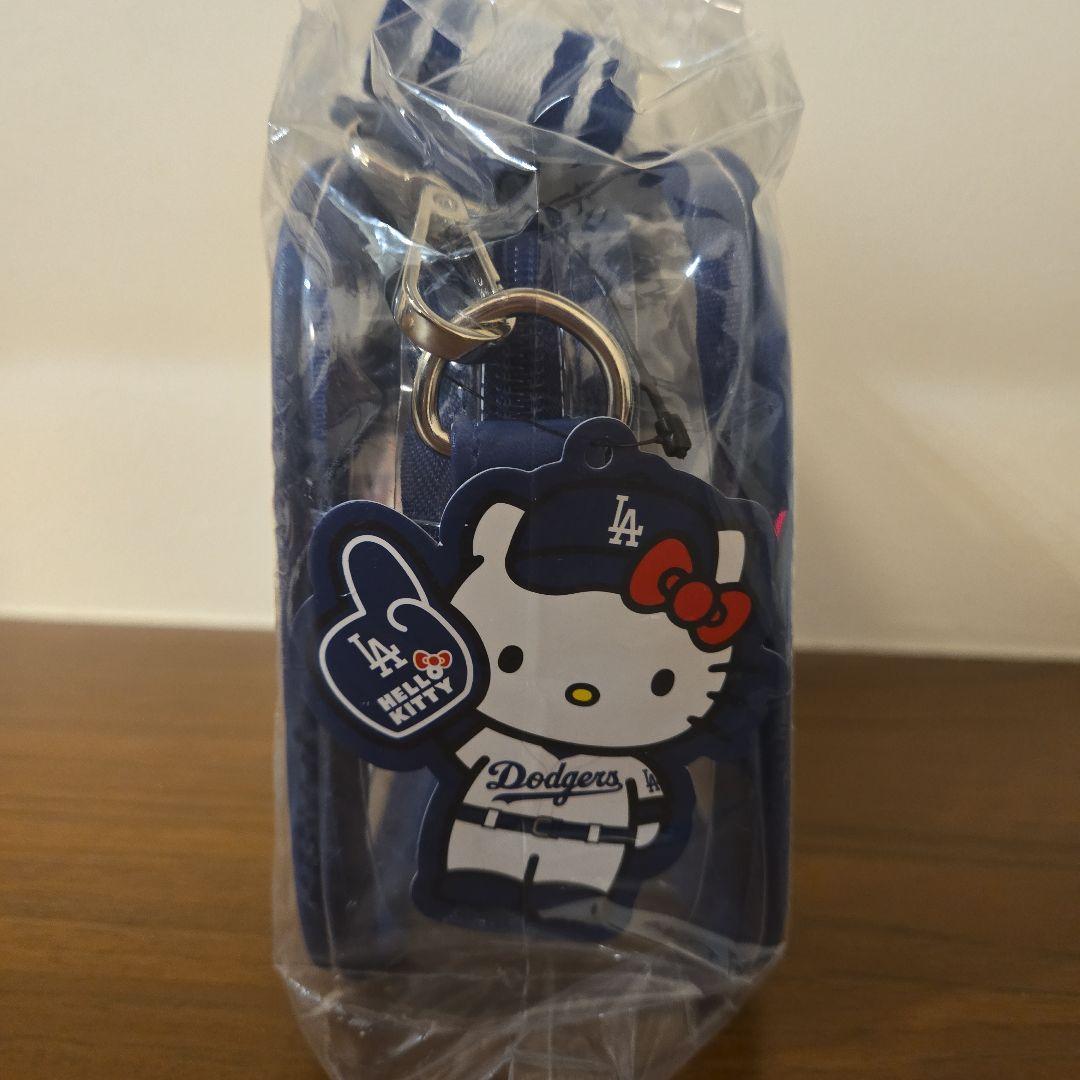 ハローキティ LAドジャース クロスボディバッグ　8/5限定非売品