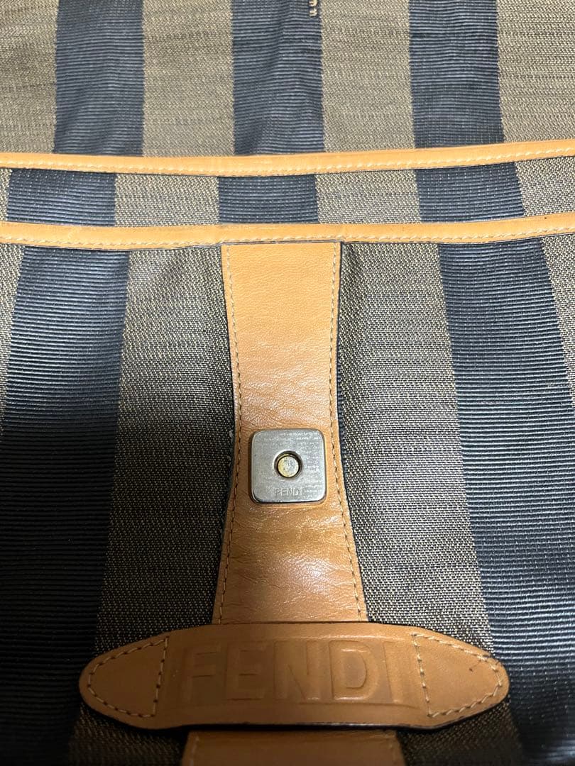 【FENDI】ショルダーバッグ　ペカン柄　ゴールド金具