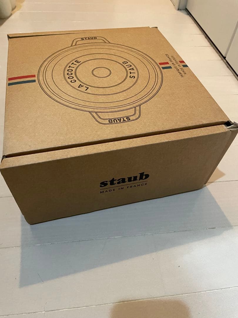新品　ストウブ　22cm シャイニーブラック