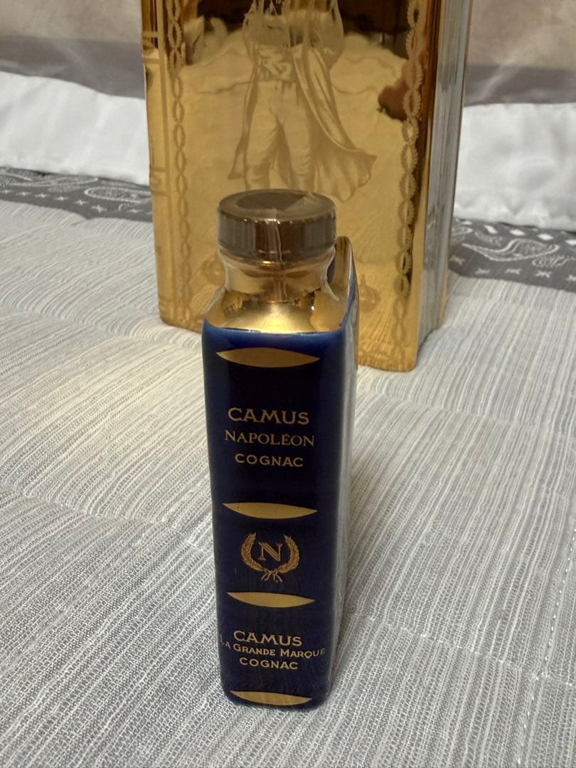 【未開栓】カミュ ナポレオンブック ゴールド 700ml 替栓付き＆ミニブック付