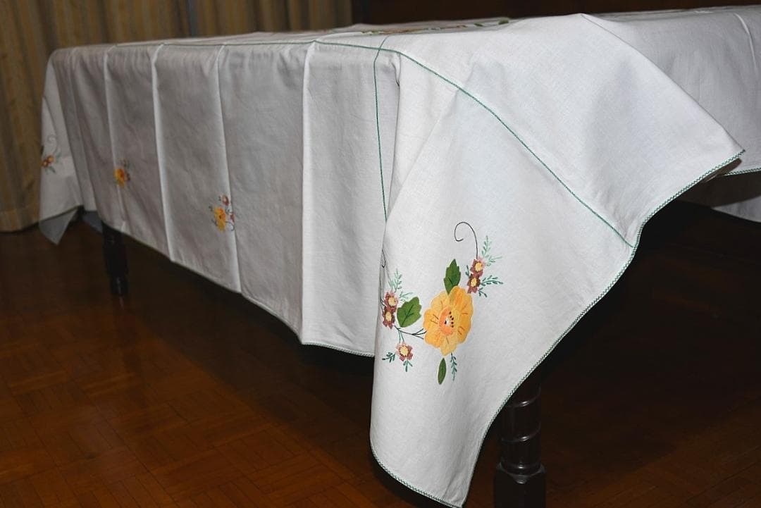イタリア製 花柄刺繍テーブルクロス 送料込
