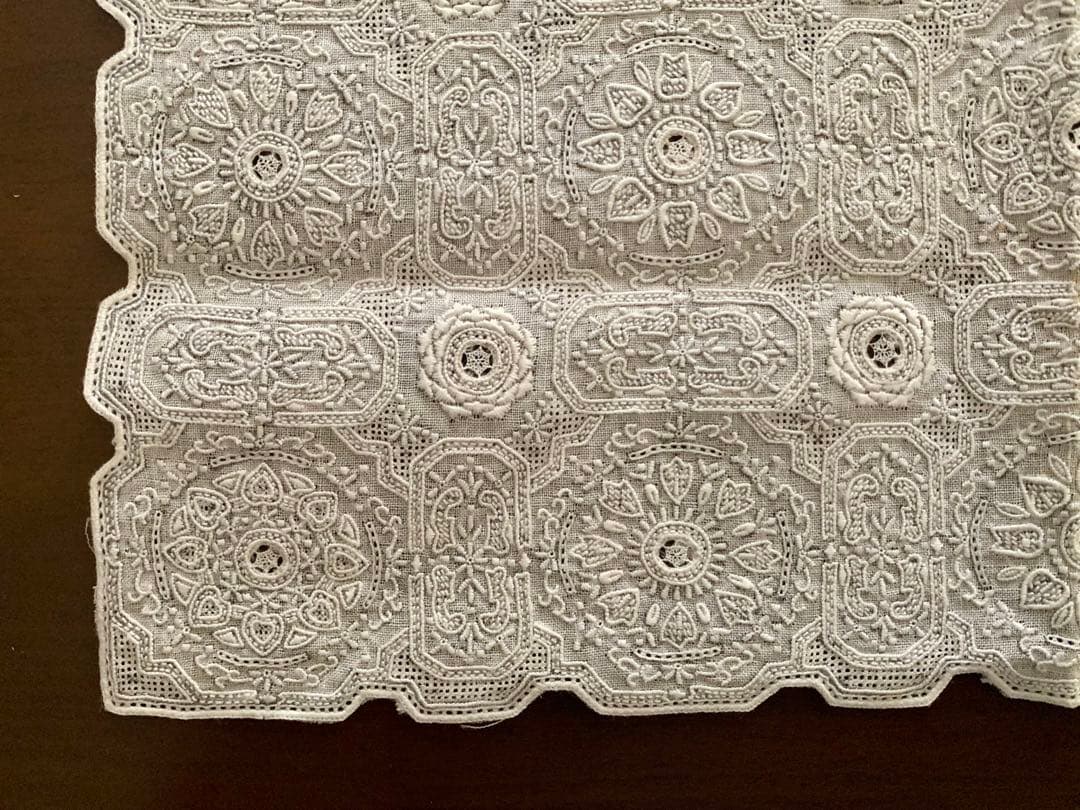 【新品】スワトウ刺繍ハンカチ 約30cm x 30cm