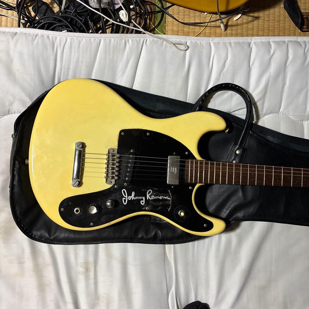 く*ろ様 Johnny Ramone Mosrite エレキギター