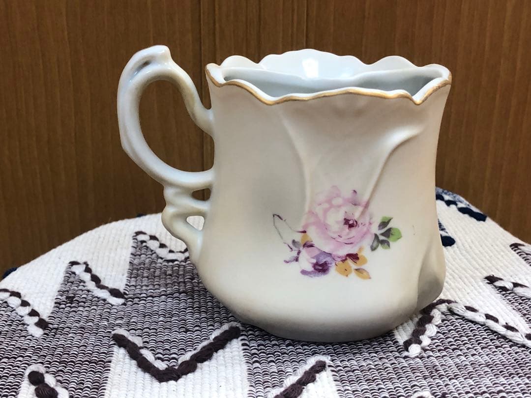 ●アンティークなシェービングマグカップ　お花柄！