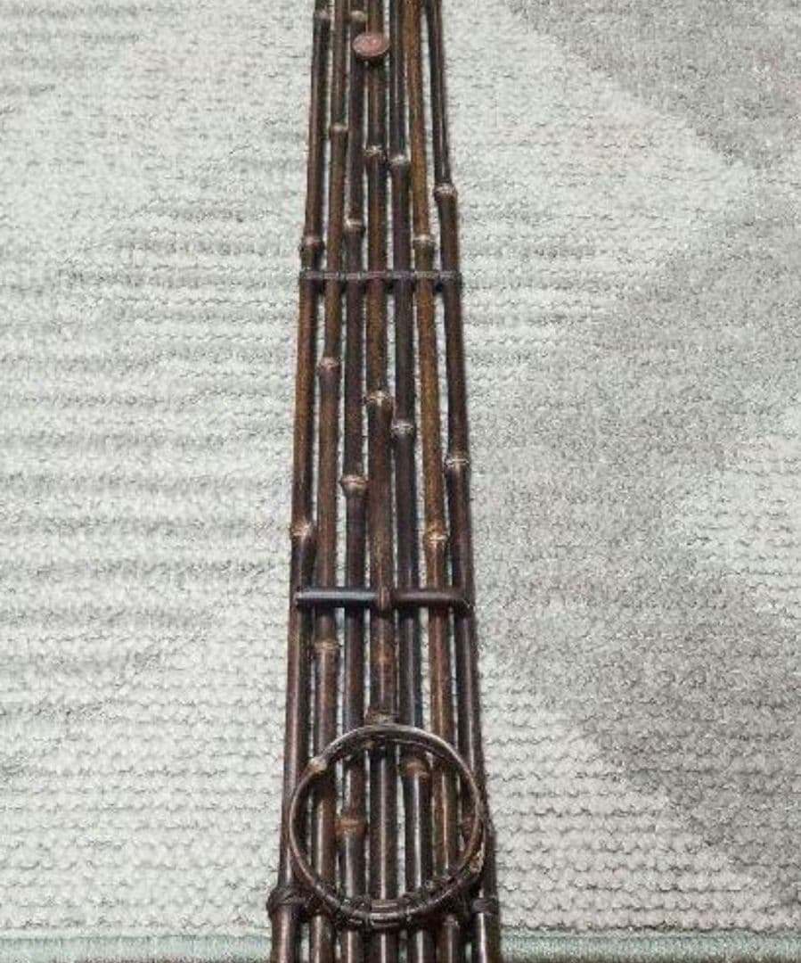 竹製の籠をかけたり短冊をかけたりするものです