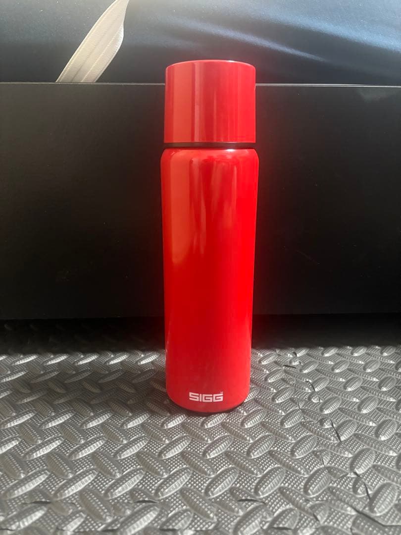 Supreme SIGG 水筒