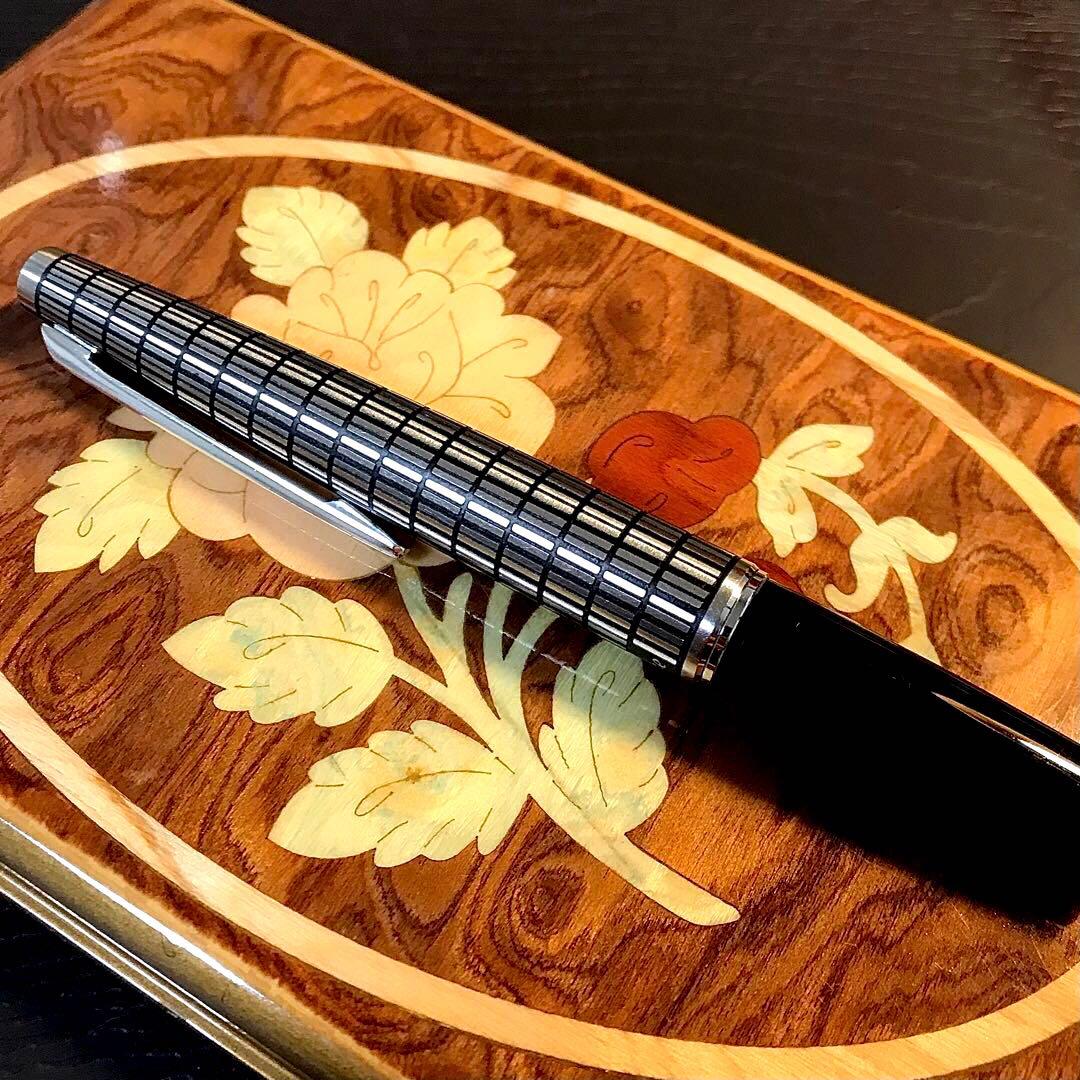 ☆超お勧め☆美しいパイロットエリート万年筆格子柄（M)☆希少品