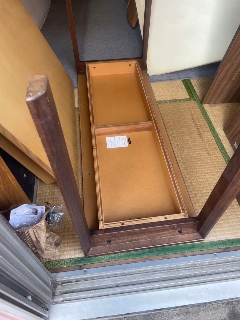 【引取限定】カリモク ダイニングテーブル　学習机　葛飾区