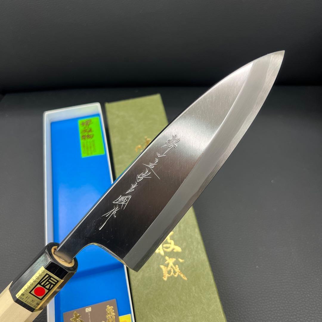 ★新品未使用★堺打刃物青鋼出刃包丁150mm五寸水牛白八角柄右片刃堺の化粧箱入
