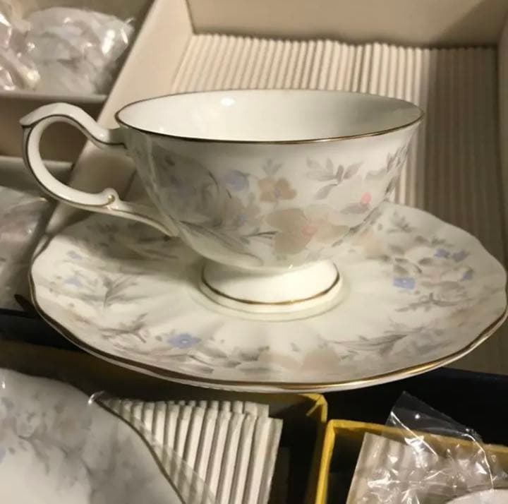 【美品】NARUMI ナルミ ボーンチャイナ お皿 ティー椀皿