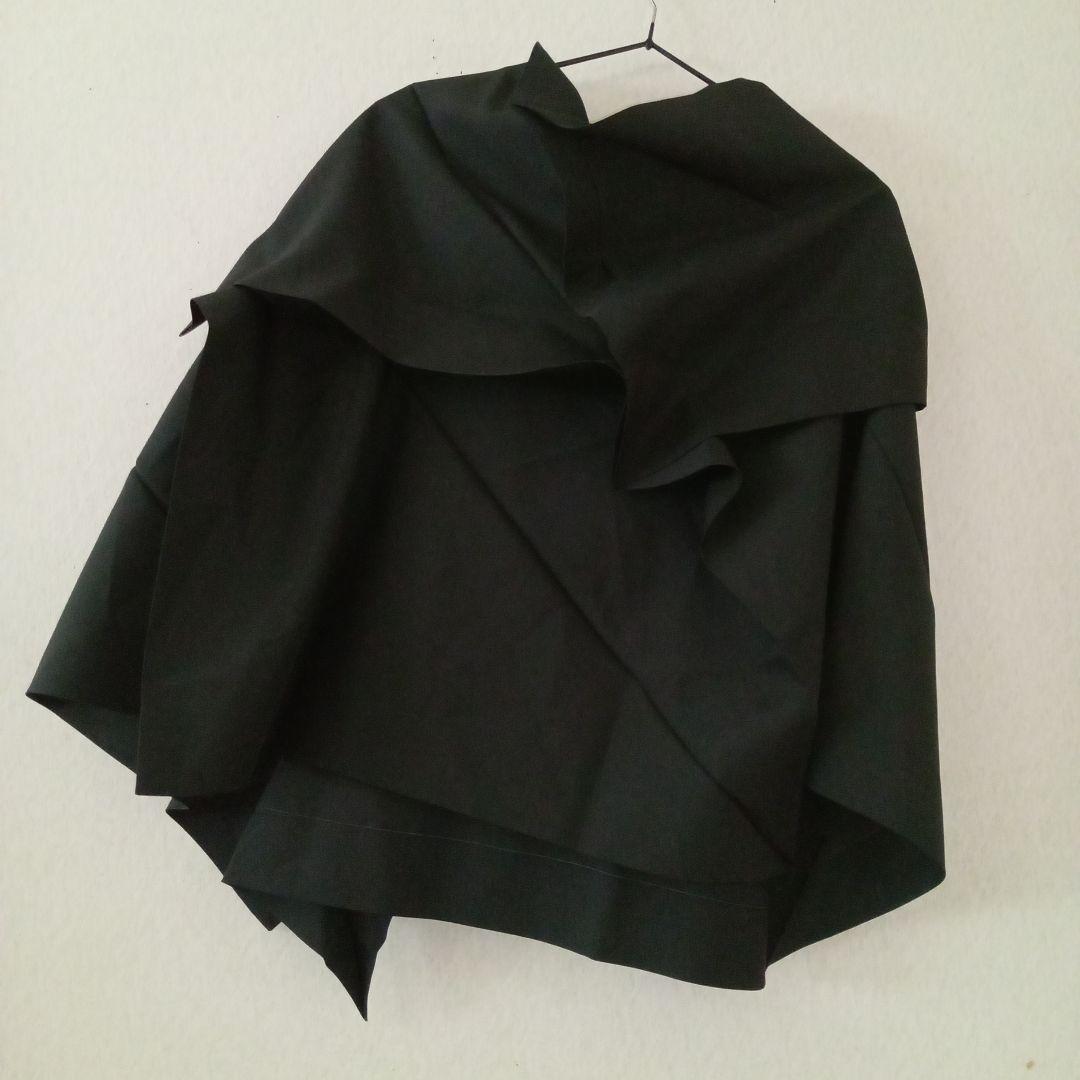 【ちろ】ISSEY MIYAKE　132.5　ケープ(羽織り／ポンチョ)