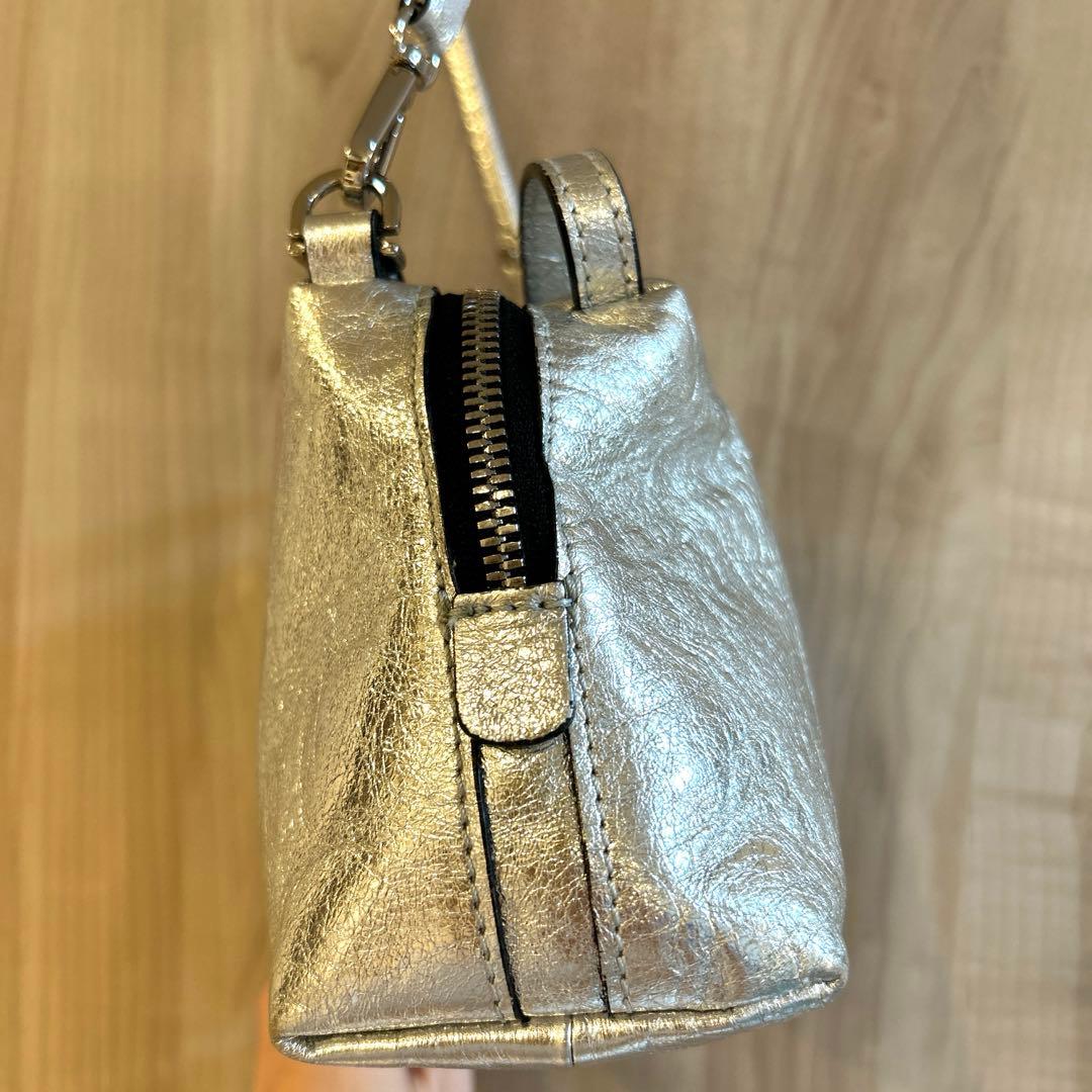 GIANNI CHIARINIメタリックレザーショルダーバッグ