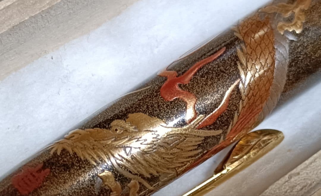 ドラゴン装飾の高級ボールペン