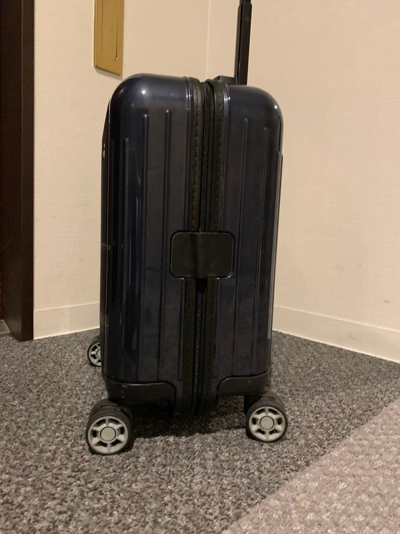 期間限定セール　リモワキャリー　サルサエア　22L ネイビー　希少機内持込　4輪