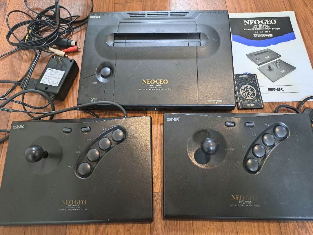 希少　SNK NEO-GEO 本体 コントローラー2個　ネオジオ 本体