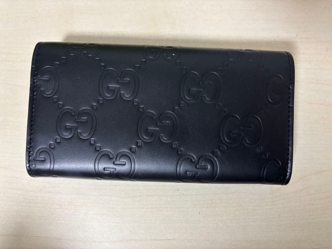 Gucci エンボスロゴ ブラック長財布
