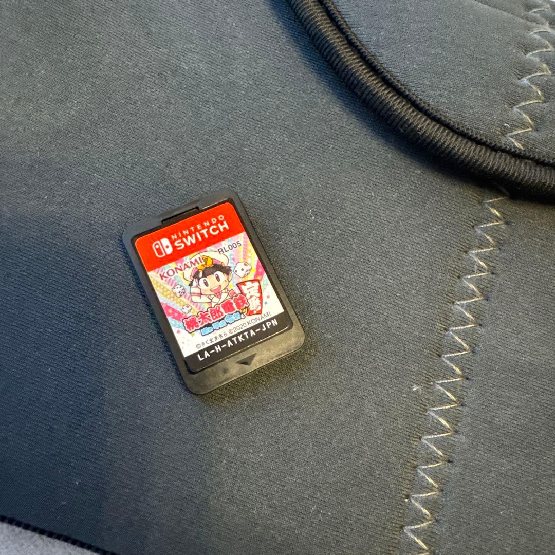 Switchと充電器と桃鉄