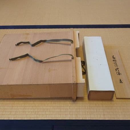 A 116 炉縁 高台寺蒔絵 ・ 鵬雲斎大宗匠 在判箱書