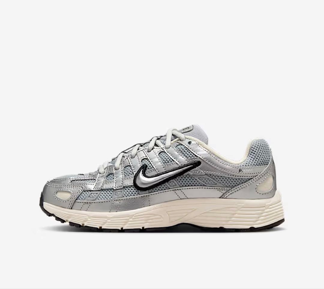 Nike シルバー スニーカー　ナイキ P-6000 ジュニアシューズ　24cm