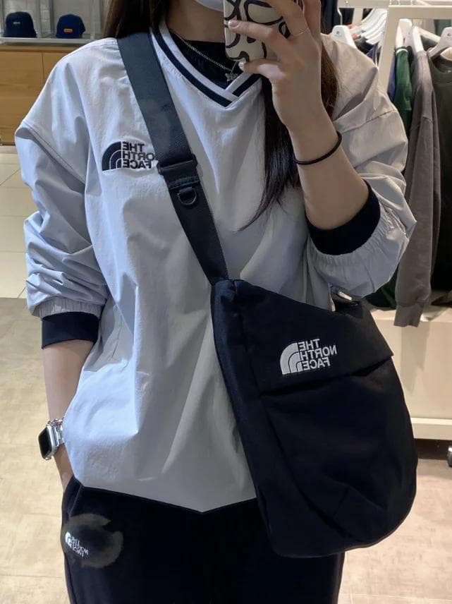 完売！ノースフェイス　NUPTSE　ショルダーバッグ　クロスバッグL　黒