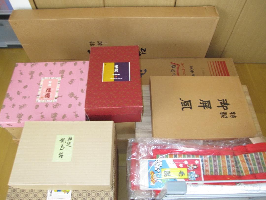 ①雛人形　七段飾り（七段の台）