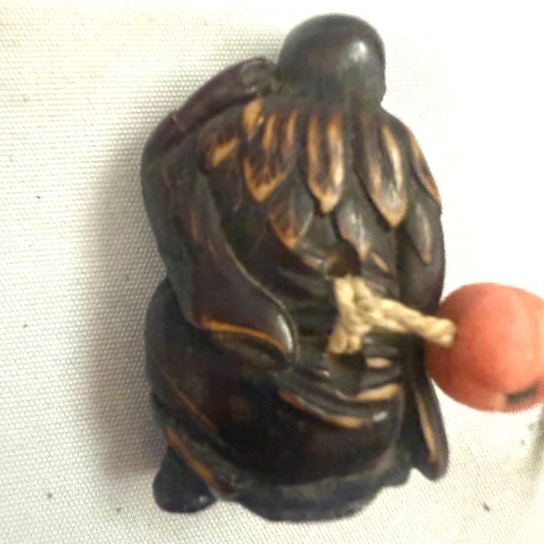 堆黒印籠　根付