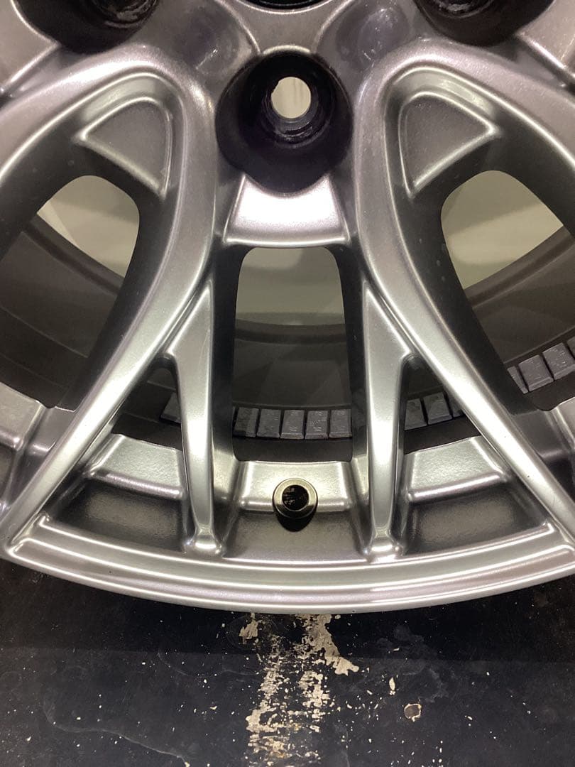 Y328[送料無料]スバル　サイズ　18x8.5J ＋55