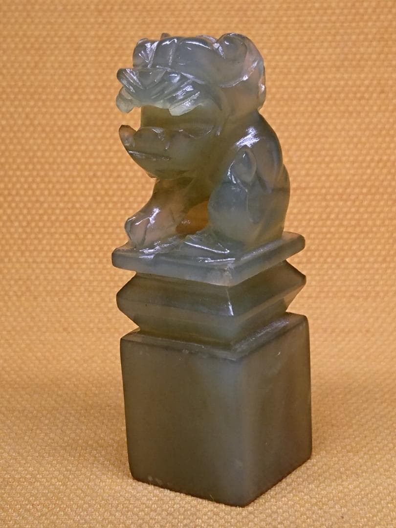雕刻　獅子　玉石　翡翠　置物　インテリア　工芸品　美術品　A3430