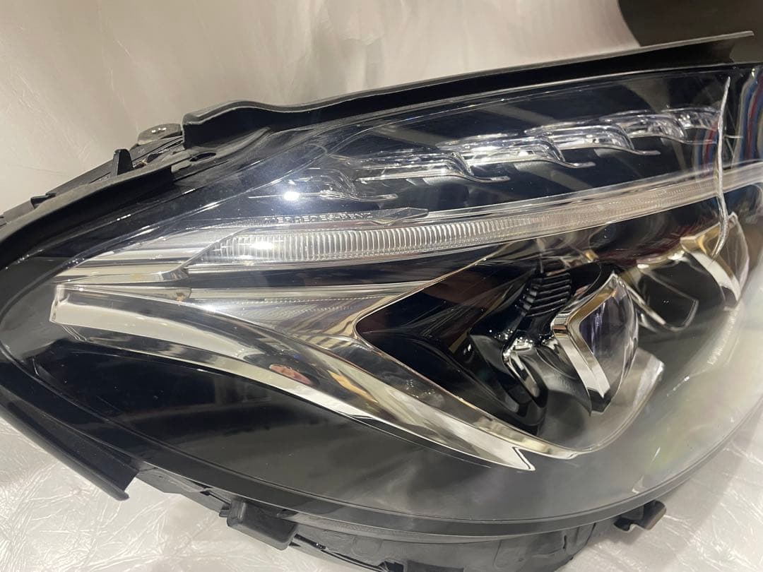 【ゆ　　】ベンツ　前期　Cクラス　純正　LED　右　ヘッドライト