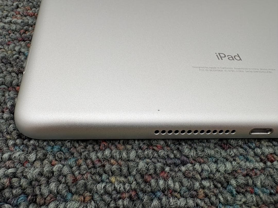 iPad6　第6世代　Wi-Fi+Cellular　simフリー　f899