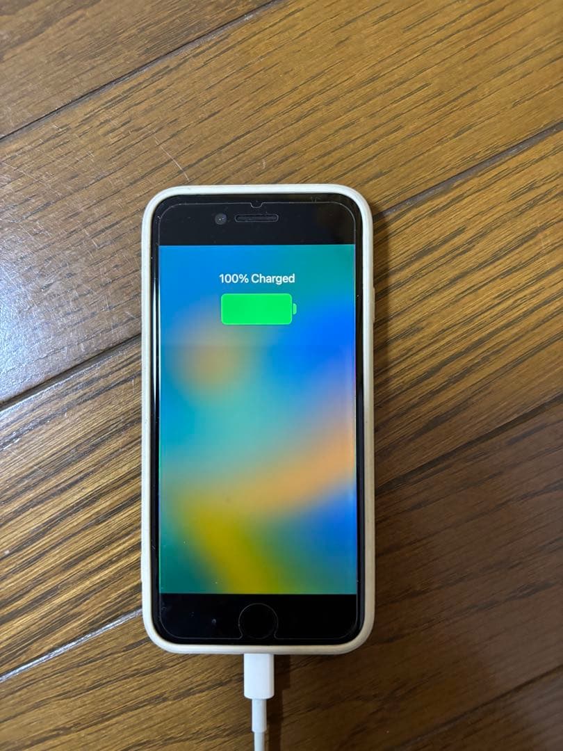 超美品　Apple iPhone 8ブラック 本体　充電100%