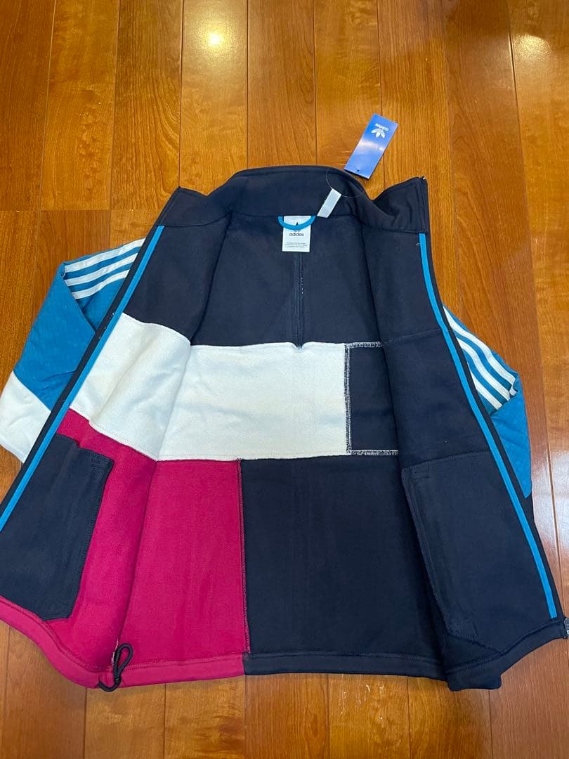 新品　adidas ジャケット