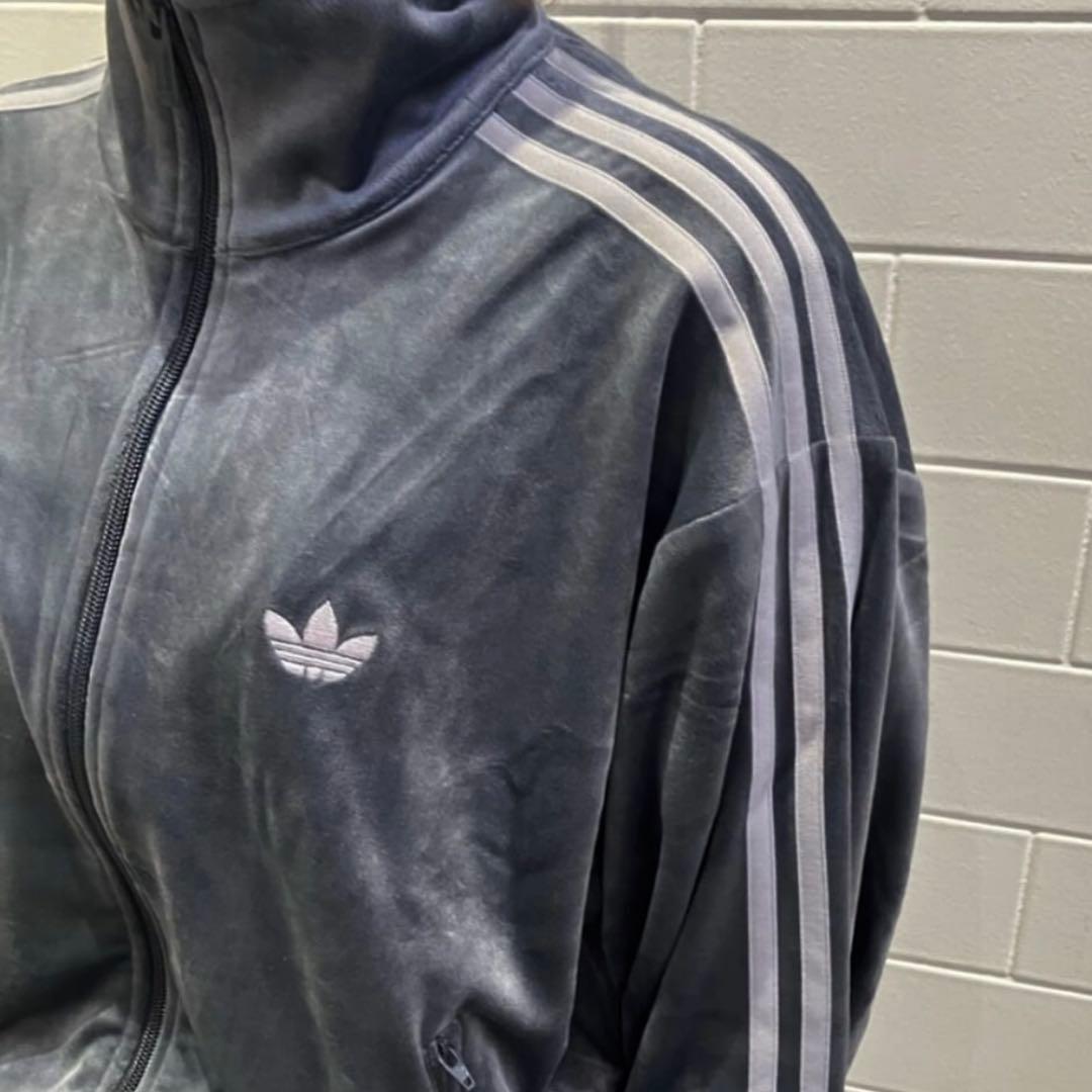 新品L⭐️adidas ファイヤーバード ベロア トラックトップ グレー