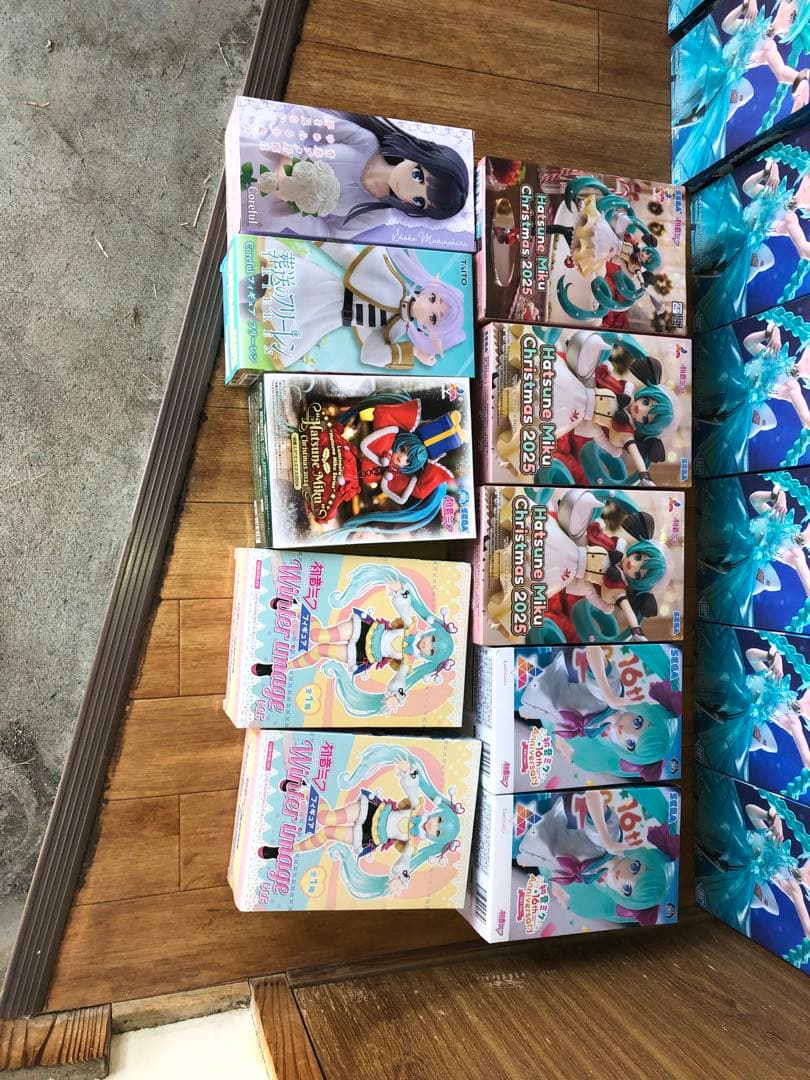 初音ミク　フィギュア　BPEV エメラルド　フリーレン　青ブタ　スクール　40個