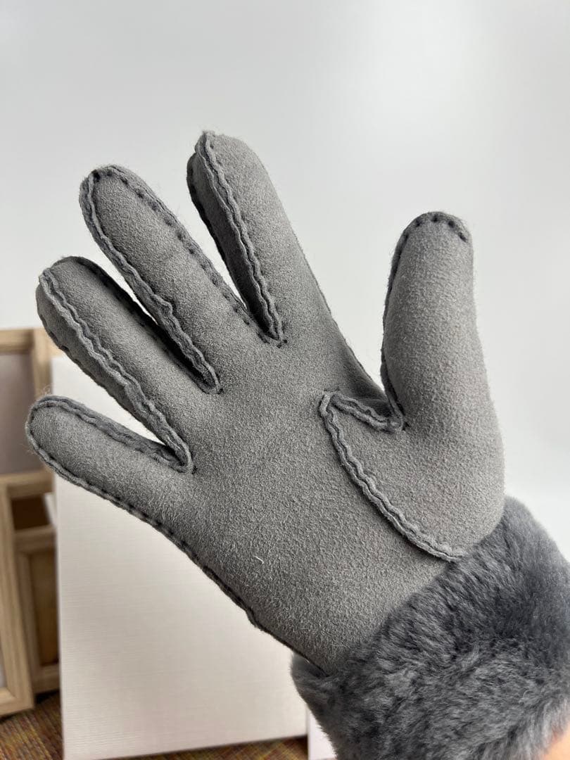 ✨極美品✨UGGアグ　カフ　グローブ　シープスキン　ファー　手袋