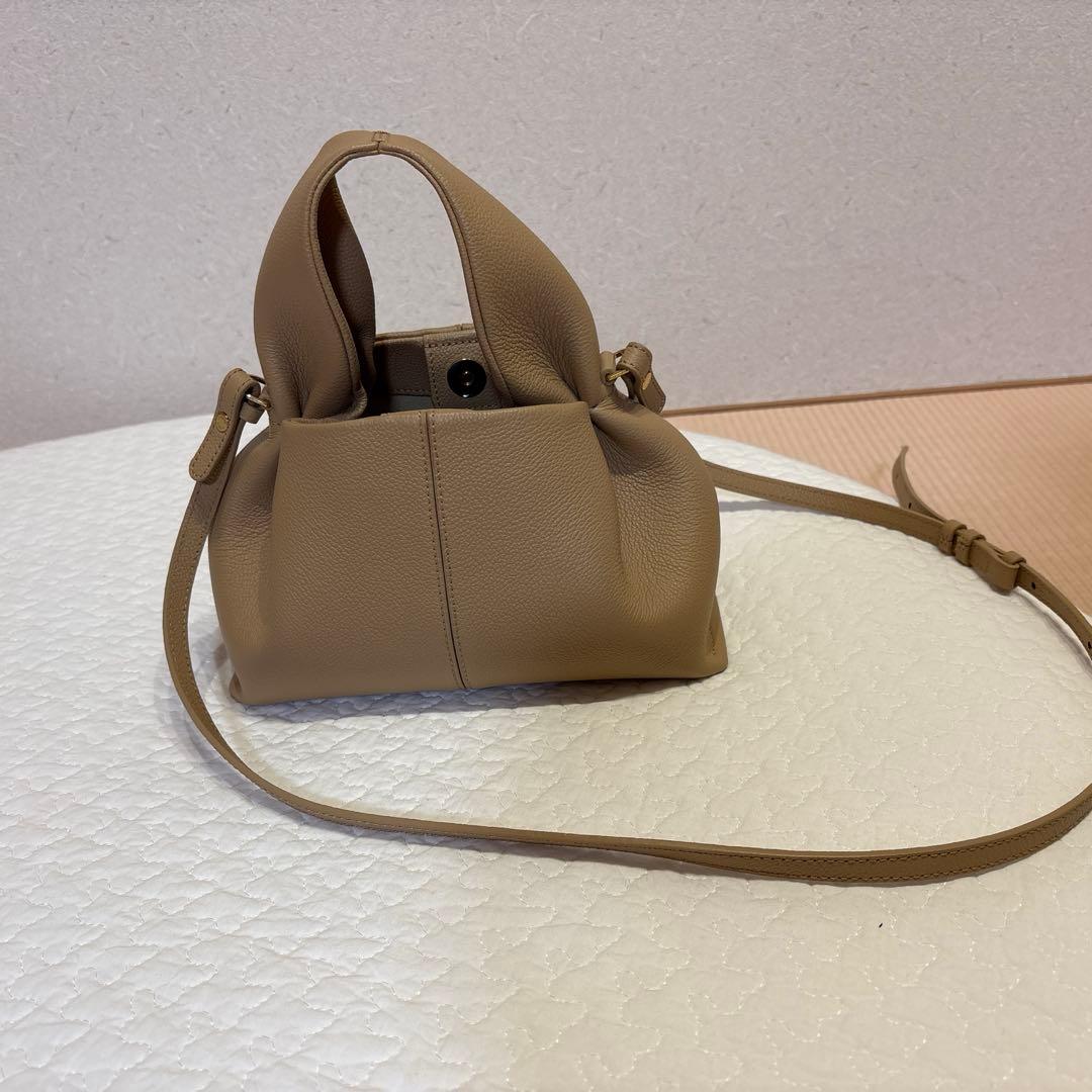ベージュ ハンドル付きショルダーバッグ