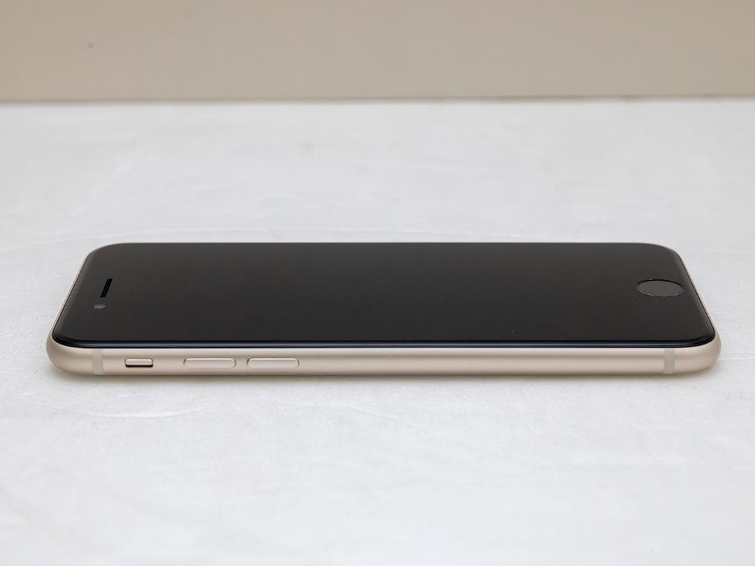 サ*ダ様 バッテリ100％ iPhone SE3 64GB MMYD3J/A ス