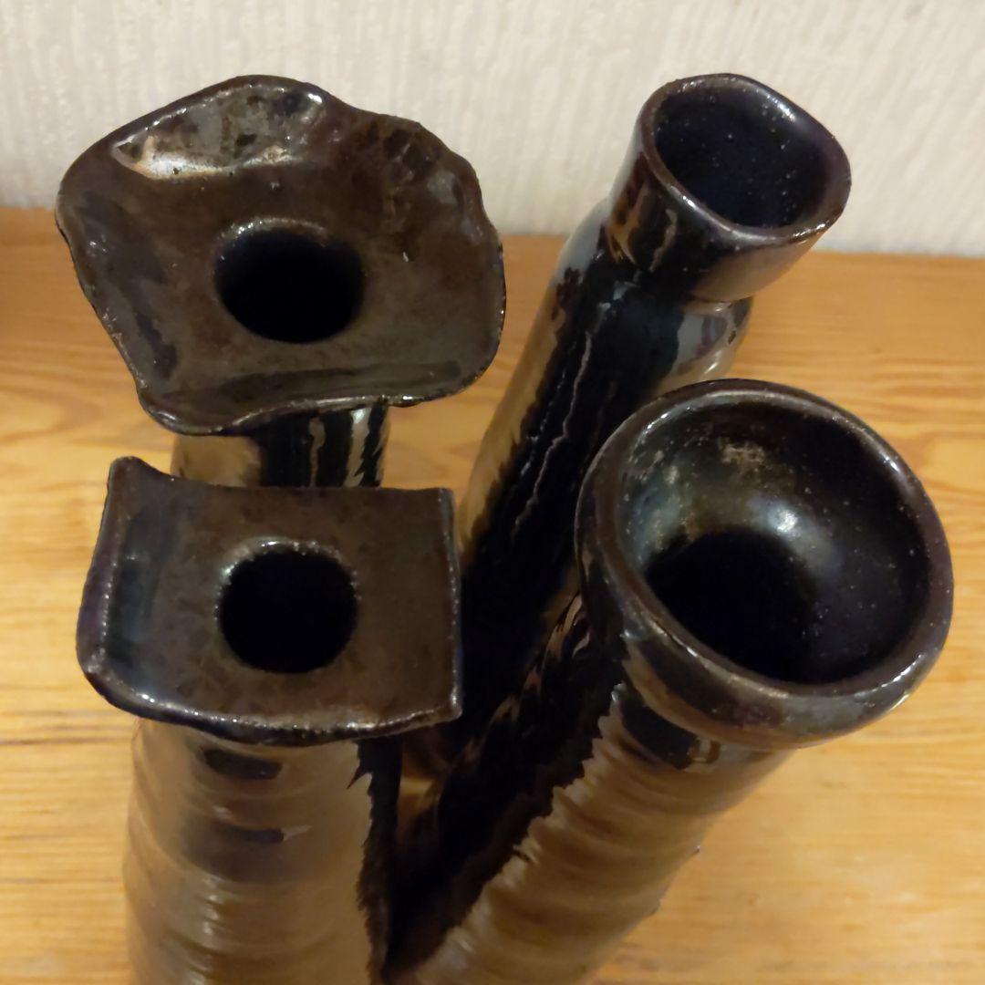 【中古】生花などに使う花器だと思います。 少し不思議な形をしています。