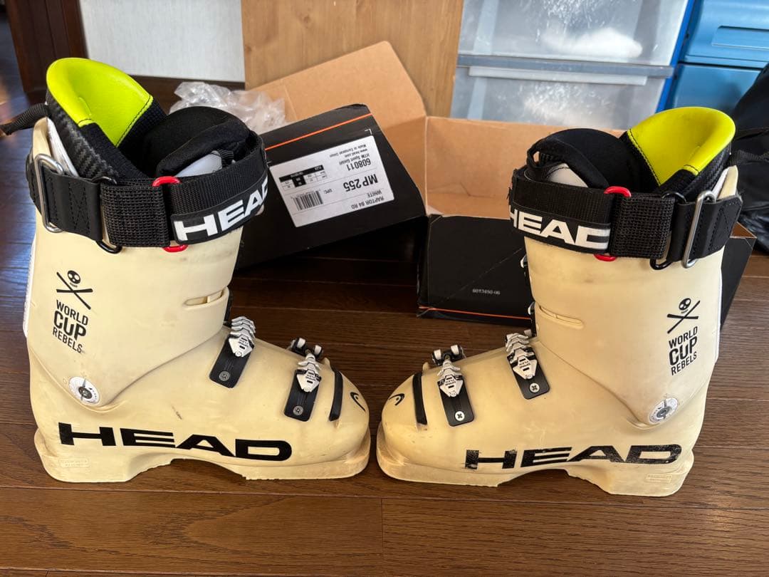 ⚫︎中古⚫︎スキーブーツ　HEAD RAPTOR B4 RD MP 255 ホワイト
