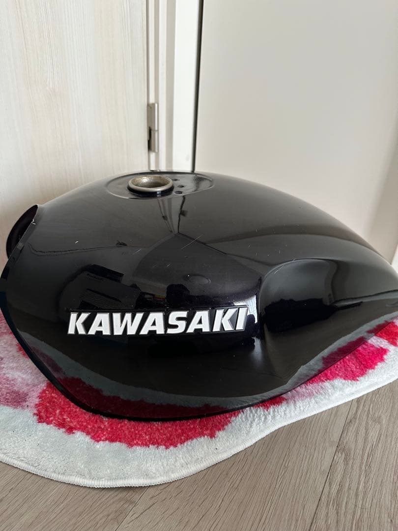 よー